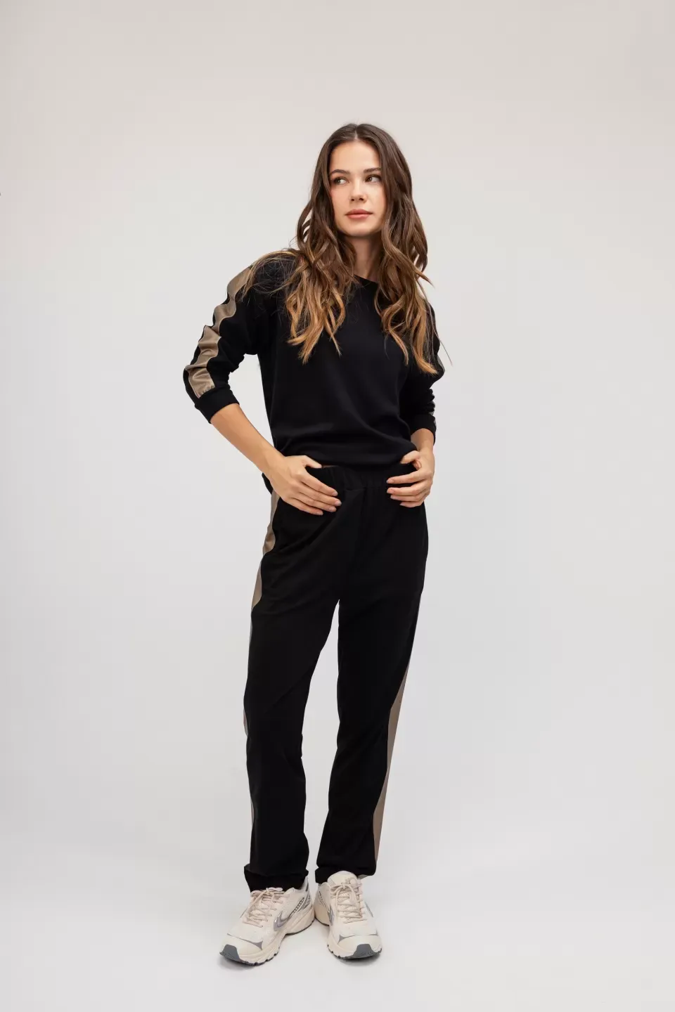 OPEN Σετ Φούτερ-Μπλούζα και Παντελόνι με Χρυσή Λεπτομέρεια | Μαύρο