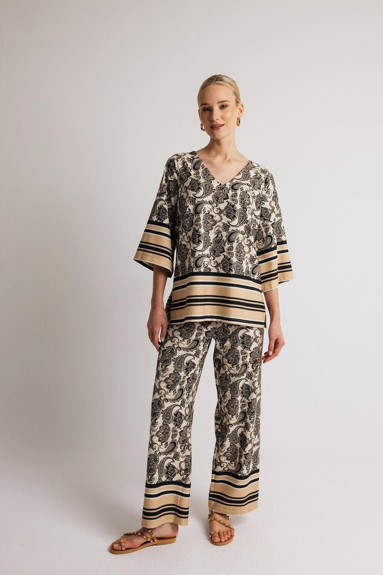 Open Σετ με ιδιαίτερη λαιμόκοψη εμπριμέ