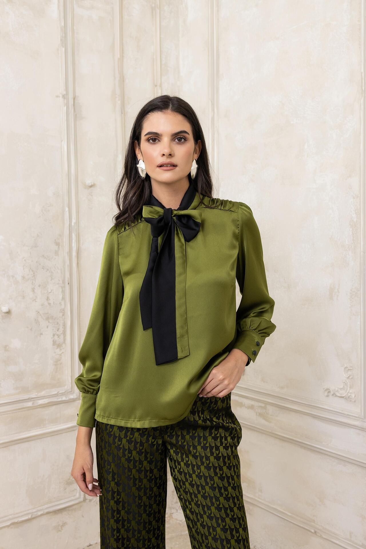 Open Πουκαμίσα σατέν με φιόγκο στον λαιμό