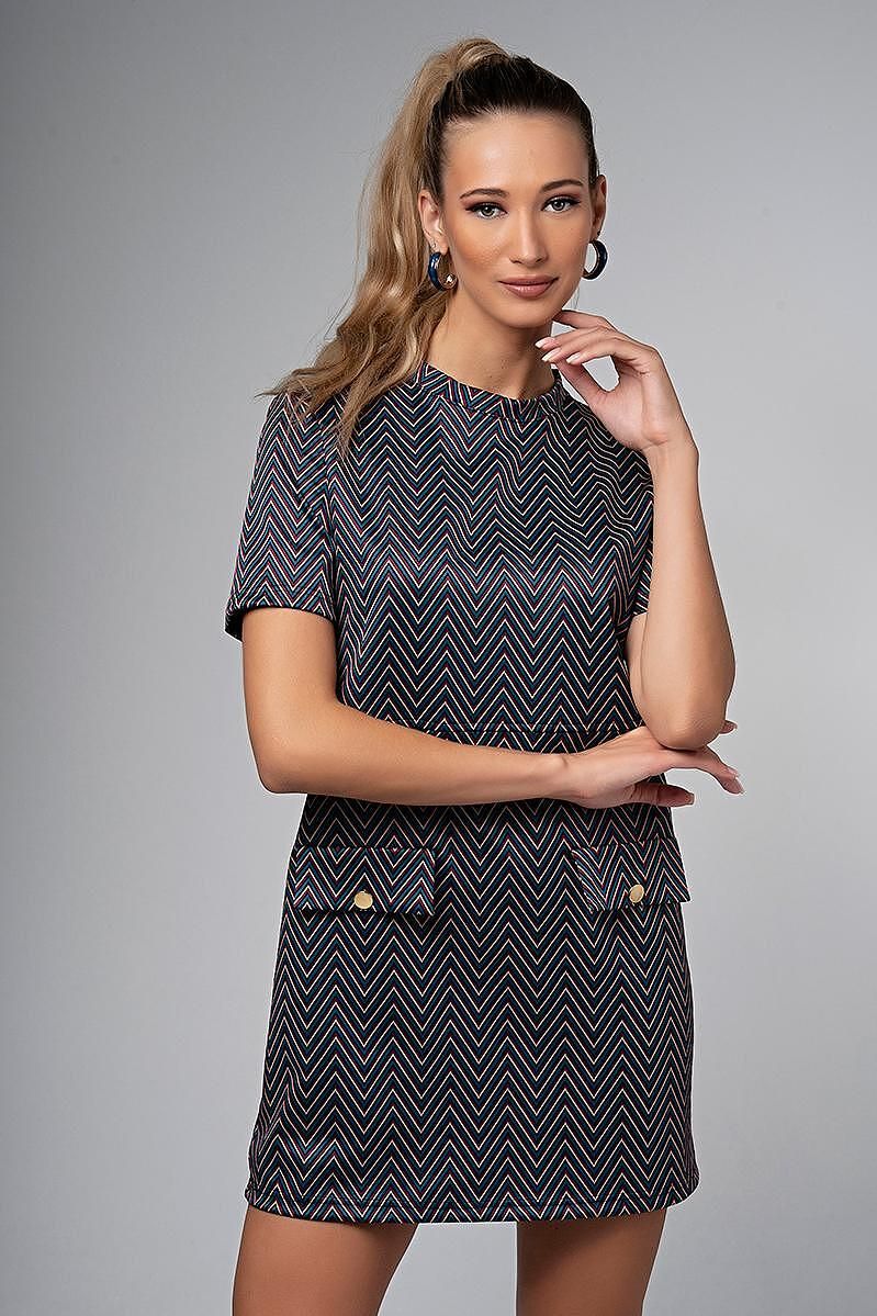 Φόρεμα με γεωμετρικά σχέδια πάνω απο το γόνατο