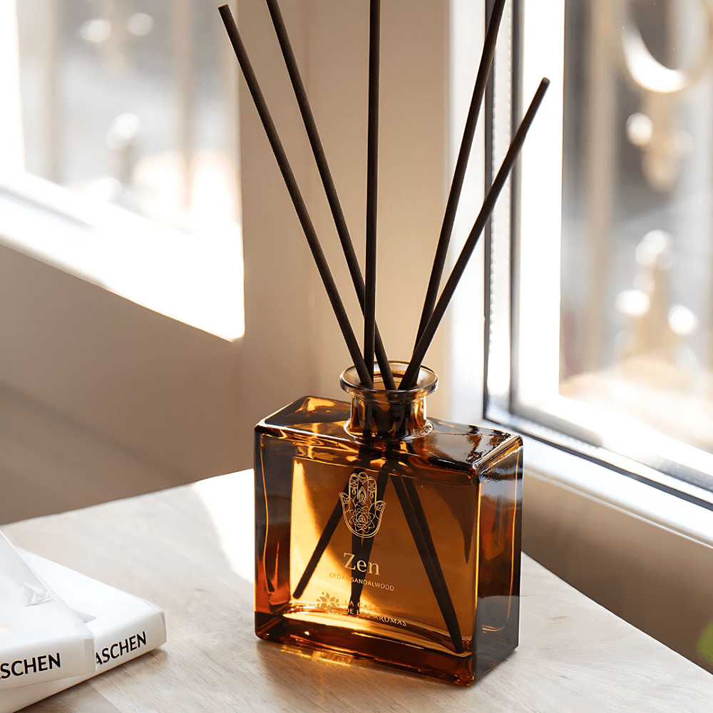 Αρωματικό χώρου με sticks Zen με άρωμα σανδαλόξυλο & κέδρο 130ml