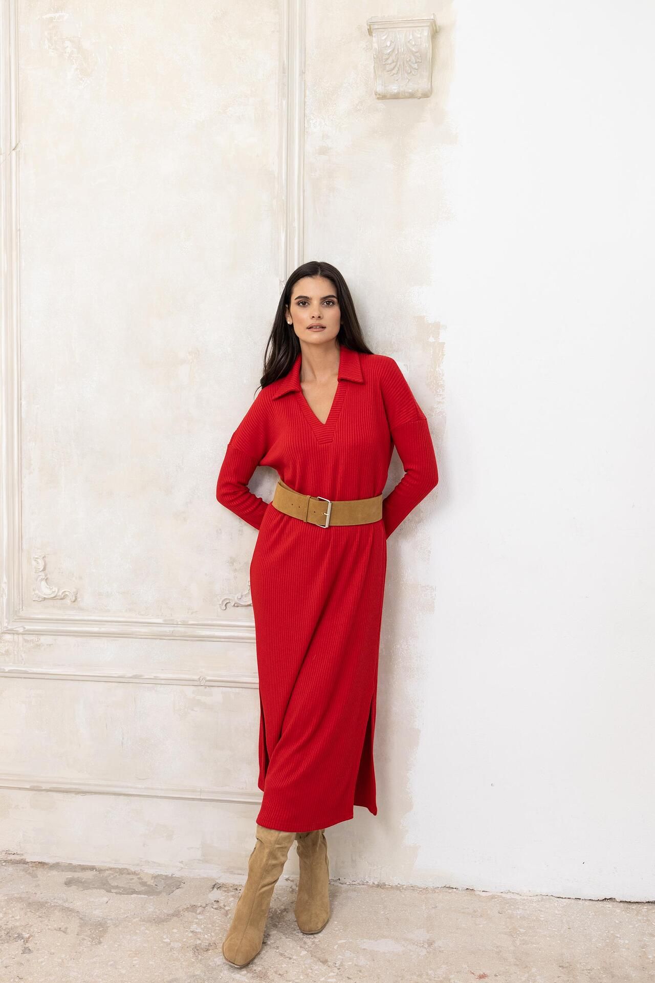 Φόρεμα πλεκτό με γιακά και σκισίματα κόκκινο