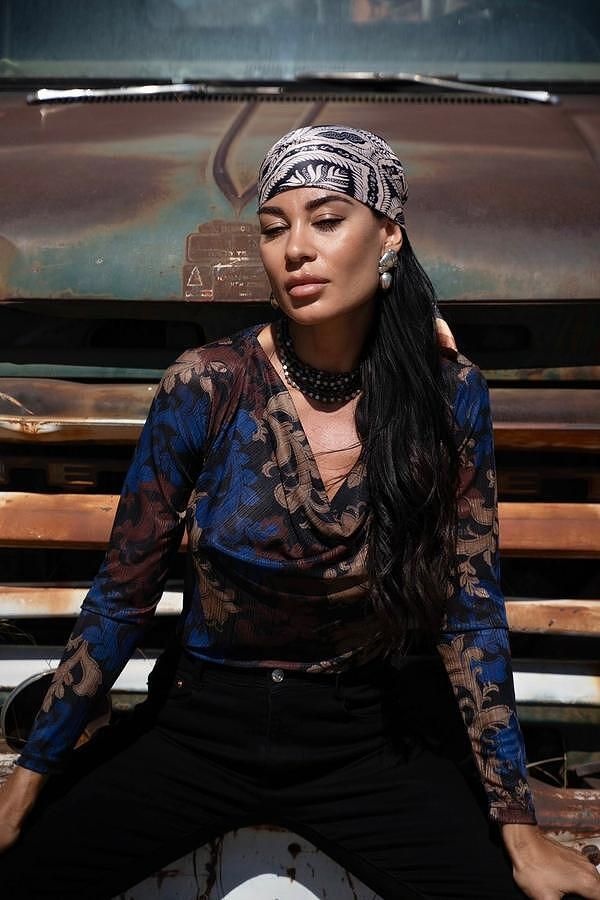 Μπλούζα εμπριμέ ελαστικό ντραπέ