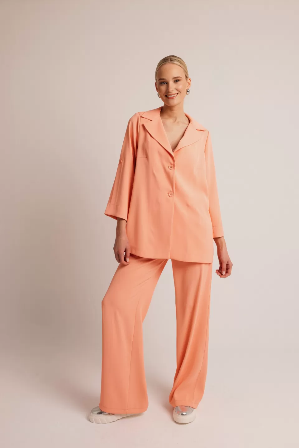 Open Σετ Παντελόνι κρεπ με λάστιχο και σακάκι με δύο μπροστινά κουμπιά κοραλλί
