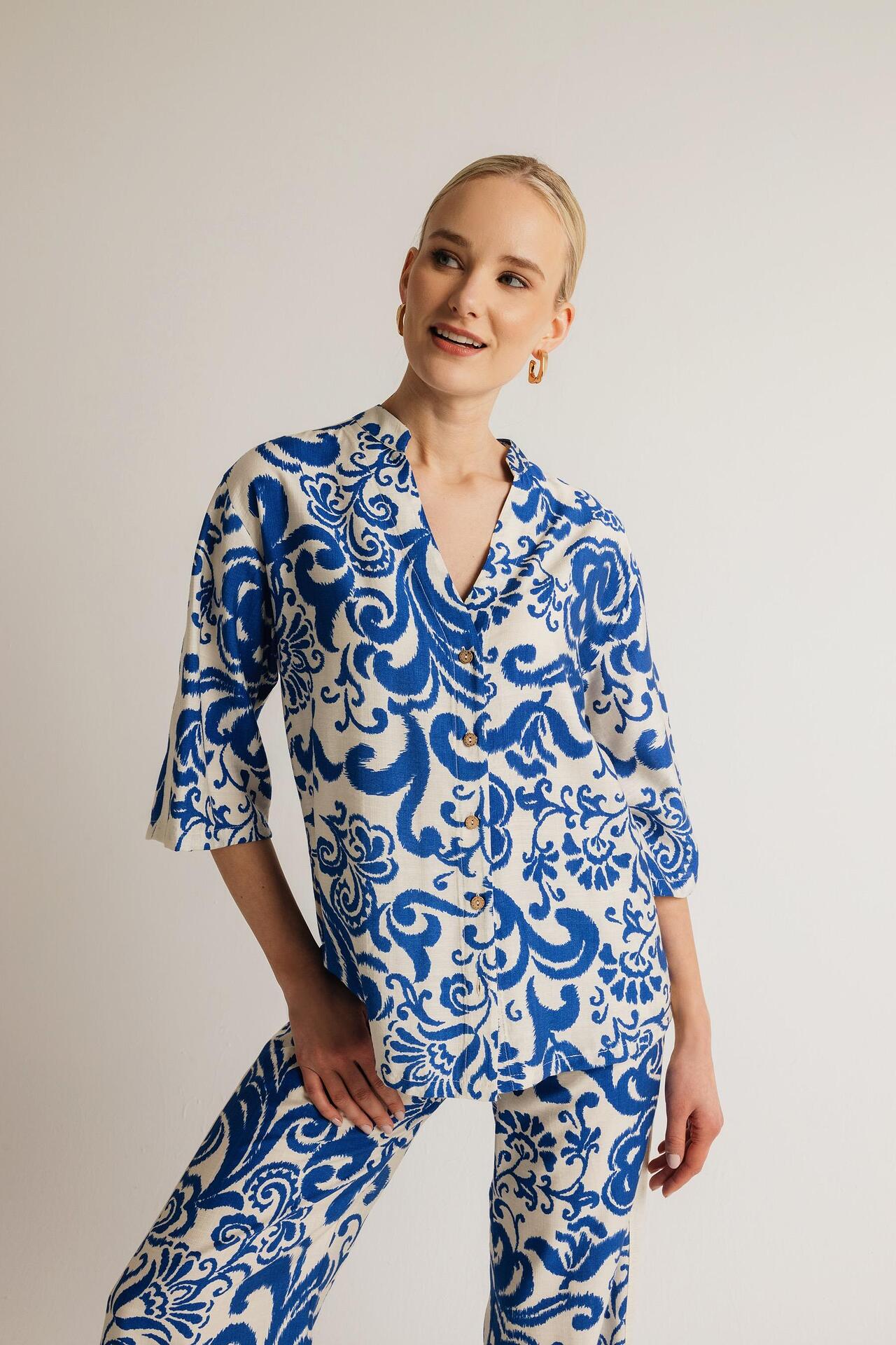 Open Σετ Πουκάμισο αέρινο εμπριμέ με παντελόνα μπλέ