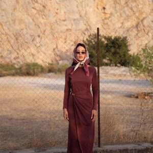 Φόρεμα με χρυσή αγκράφα