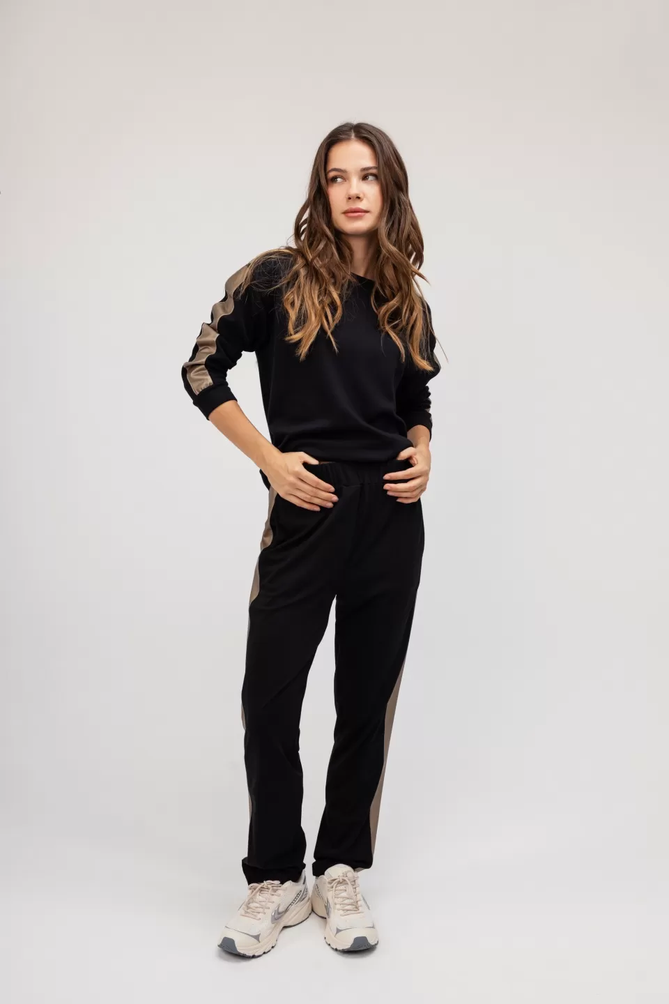 OPEN Σετ Φούτερ-Μπλούζα και Παντελόνι με Χρυσή Λεπτομέρεια | Μαύρο