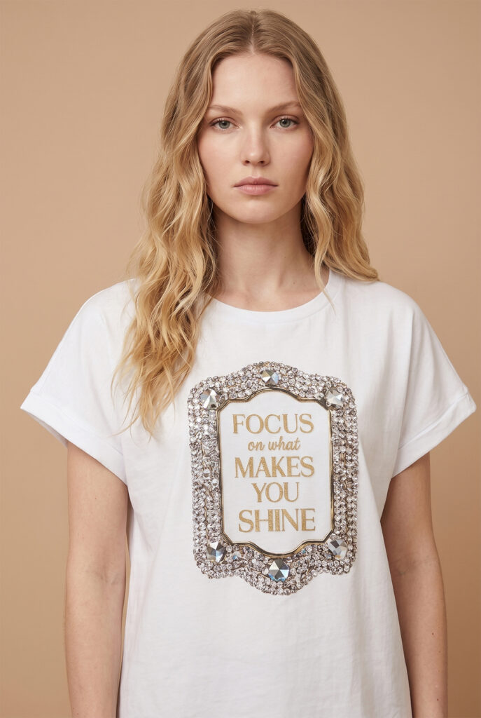 Dejavu T-Shirt με Στρας “Focus on What Makes You Shine”